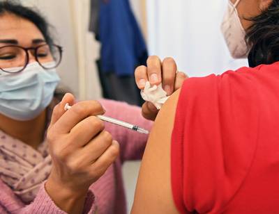 “La vaccination obligatoire respecte les droits humains”, estime l’IFDH