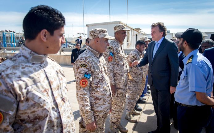 Minister van buitenlandse zaken Bert Koenders ontmoet de coast guard van Libië op een Marine Basis bij Tripoli.