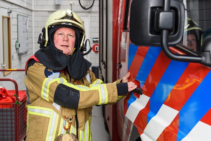 Directeur Clemens Geerdink van het Hofweekblad, is ook bevelvoerder bij de vrijwillige brandweer van Delden.