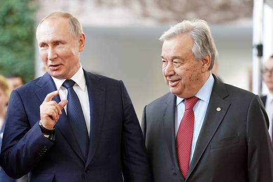 Archiefbeeld uit 2020 van de Russische president Vladimir Poetin en de VN-secretaris-generaal Antonio Guterres. 
