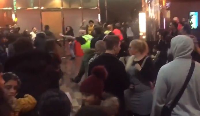 L'ordre a été ramené notamment à l'aide de pistolets à impulsion électrique et de chiens