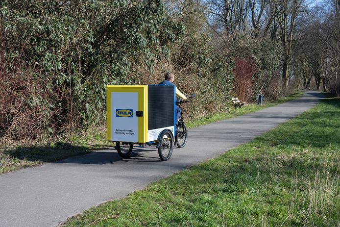 intern half acht Onhandig Stoelen, kasten en lampen bezorgen alsof het pizza's zijn, Ikea komt gewoon  langs met bakfiets | Auto | pzc.nl