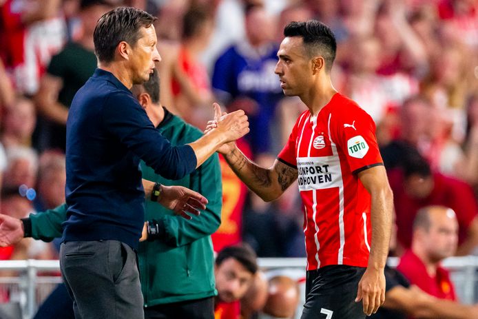 Roger Schmidt en Eran Zahavi.
