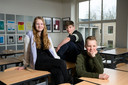 Jasmijn, Jonas en Stef van klas 1GA+, een nieuwe vorm van onderwijs waarbij slimme leerlingen minder in hokjes worden geplaatst.