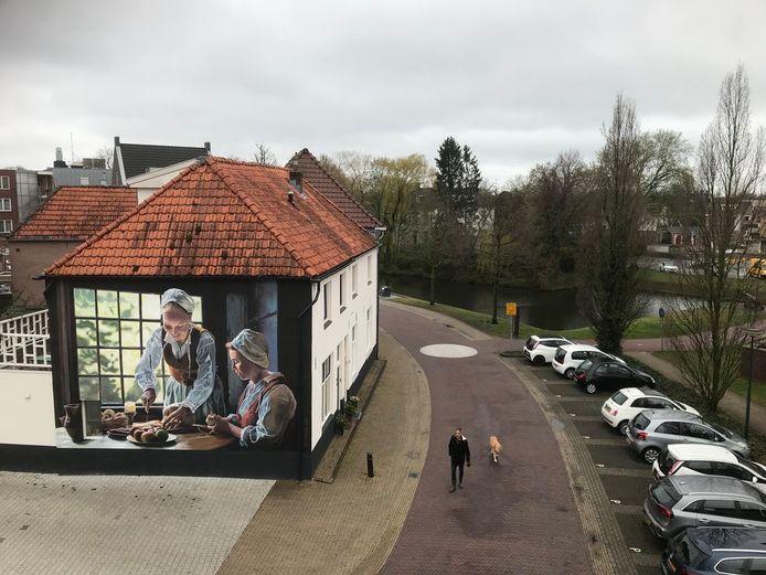 In Groenlo plaatste De Strakke Hand vorig jaar deze muurschildering. Niet als onderdeel van Hanzestedenroute, maar wel de stijl die straks ook in Deventer en Zutphen wordt aangebracht.