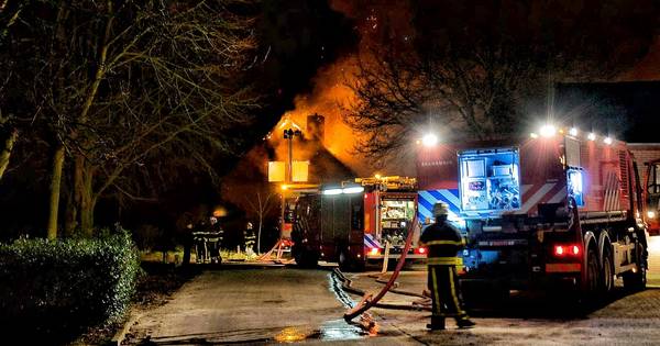 Grote brand verwoest huis Wouwse Plantage, bewoner (48) is 'totaal ontredderd' en heeft niets meer -