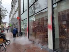 ING-kantoor in Nijmegen ondergekliederd met rode verf, bank doet aangifte