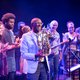 Fluitist Ronald Snijders krijgt de Boy Edgarprijs uitgereikt tijdens een bonte muziekavond