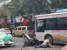 Un homme armé fonce dans la foule avec un bus en Chine: 5 morts