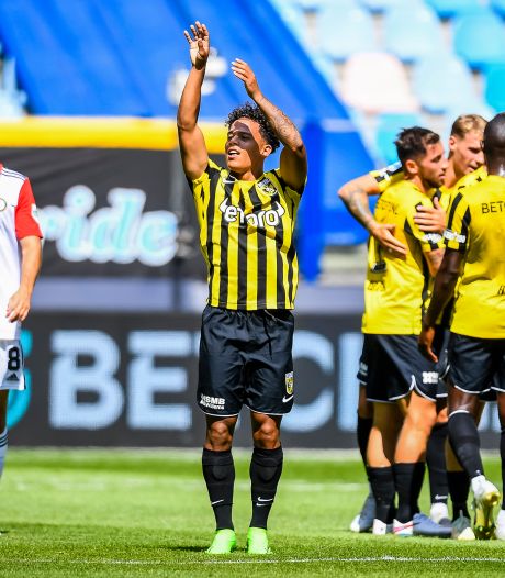 Manhoef is eindelijk linksback af bij Vitesse: ‘Ik tank zelfs niet bij pomp nummer 5’