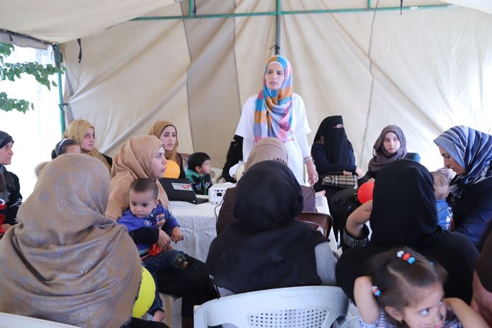 Een groepssessie van Artsen zonder Grenzen over psychische gezondheid voor Syrische vluchtelingen in Libanon.