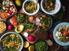 ‘Zonder sla is een maaltijd niet compleet’: probeer deze drie maaltijdsalades eens!