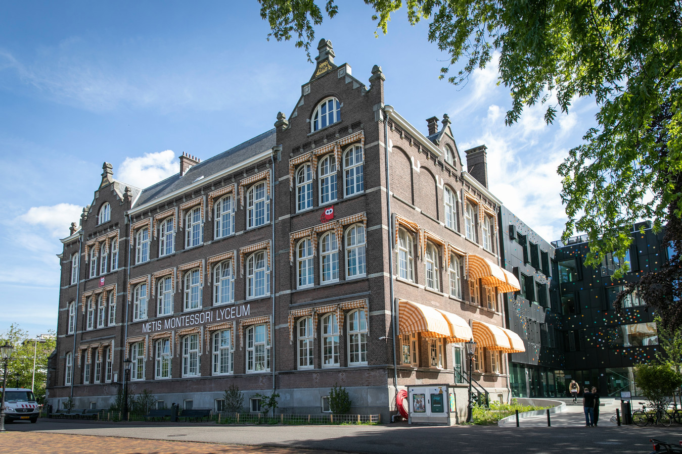 Ook Metis Montessori tijdelijk naar deels online onderwijs | Foto | AD.nl