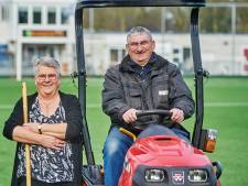 
Huub (74) en Anja (66) hebben het altijd ‘gère gedoan’ voor Avesteyn, maar zo’n koninklijke onderscheiding is wel ‘kei mooi’
