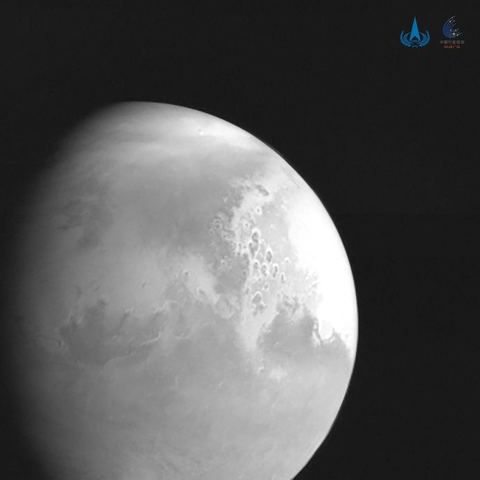 De eerste foto die Tianwen-1 kon maken van Mars