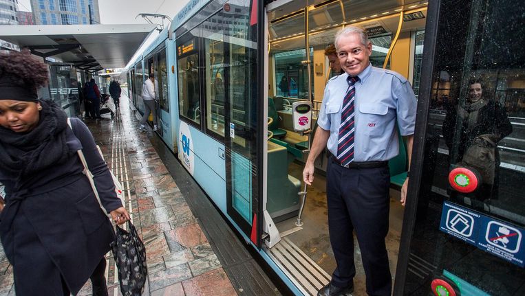 Werknemers van de Rotterdamse stadsvervoerder RET krijgen volgend jaar 2 procent loonsverhoging. Beeld Arie Kievit