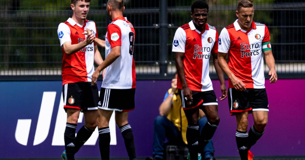 Nieuwkomer Oussama Idrissi ziet Feyenoord eerstedivisionist NAC ruim verslaan