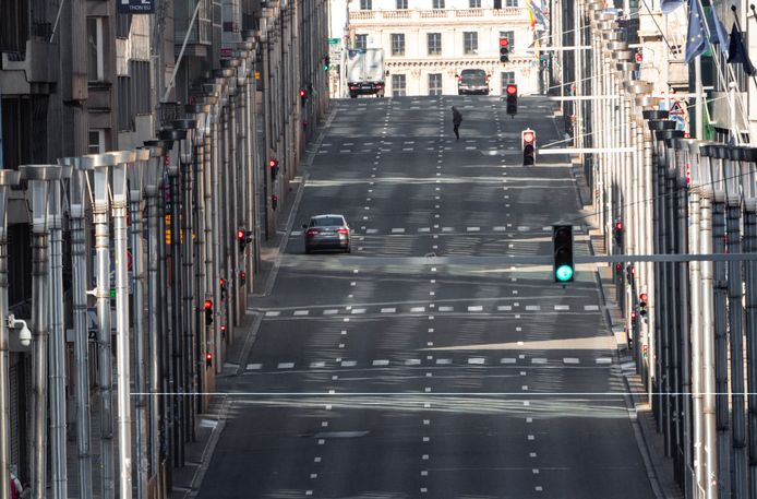 Ook in de straten van Brussel is het opvallend rustig. Die vermindering van uitstoot heeft een positief effect op de luchtkwaliteit.