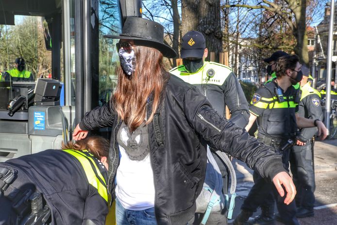 Demonstranten worden aangehouden bij het ‘lenteoffensief’ van februari 2021.