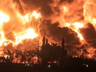 Twintig gewonden bij enorme brand Indonesische olieraffinaderij