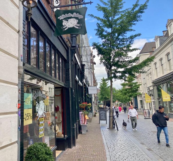 Uit deze oudste winkelstraat vertrekken steeds meer ondernemers: wat is ...