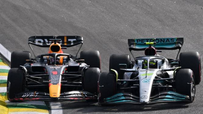 Max Verstappen botst met Lewis Hamilton en krijgt tijdstraf