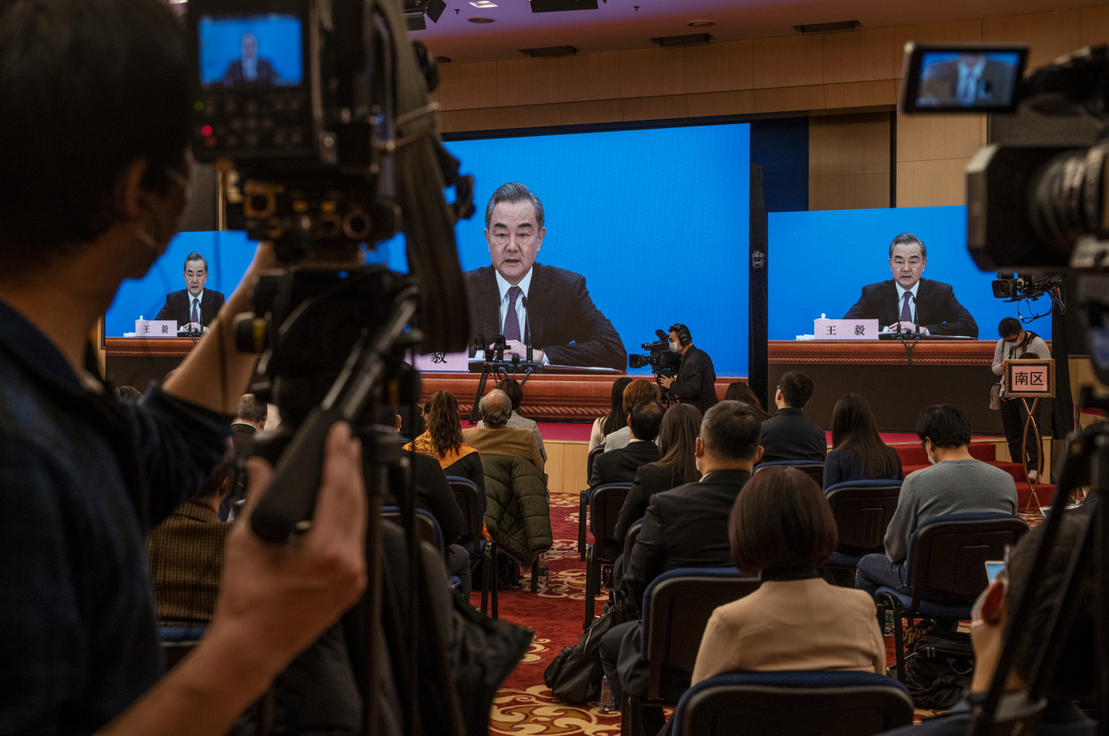 De Chinese minister van Buitenlandse Zaken Wang Yi is een van de hoofdrolspelers op de Alaska-top. Beeld Kevin Frayer / Getty