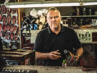Christiaan (58) is één van de laatste schoenmakers van Gent: “Vroeger herstelde ik 100 schoenen per week, nu maar 35 meer”