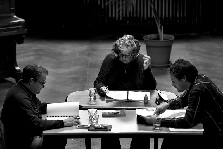 Reinhilde Decleir aan het werk met auteur Tom Lanoye en regisseur Jan Sobrie. Beeld Cuauhtémoc Garmendia