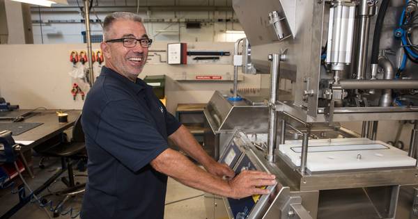 Toon Jacobs uit Bakel 'mecanicien van de kipnugget' vijftig jaar bij GEA