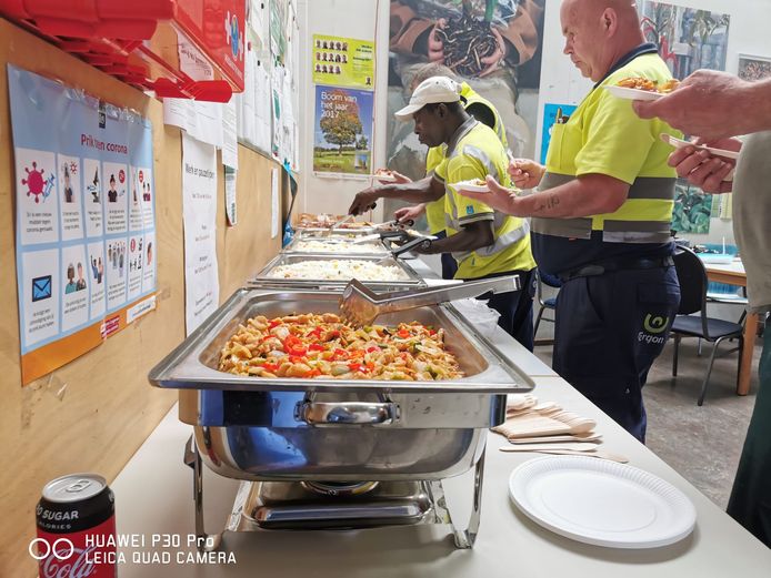 Medewerkers en vrijwilligers van Ergon in Eindhoven werden donderdagmiddag getrakteerd op een Chinese lunch van Oriental Green House.