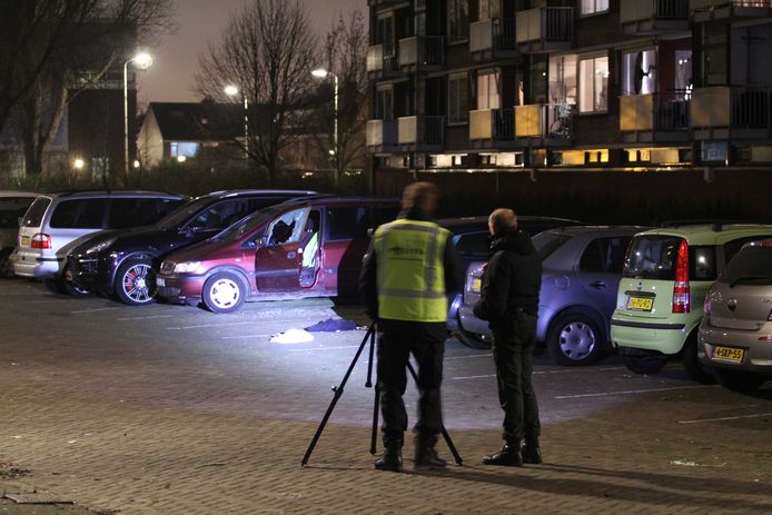 Archieffoto: Onderzoek op de Wiekslag na de schietpartij waarbij Leszek Galganski om het leven kwam.
