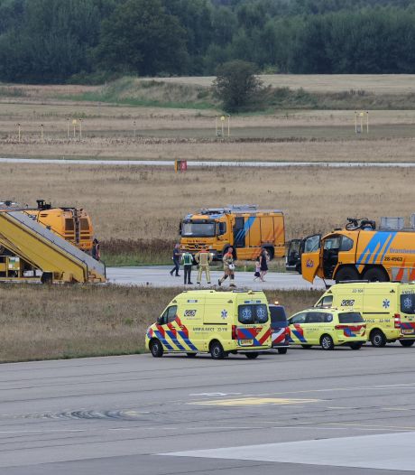 Vliegtuig onderbreekt start op Eindhoven Airport na botsing met vogel 