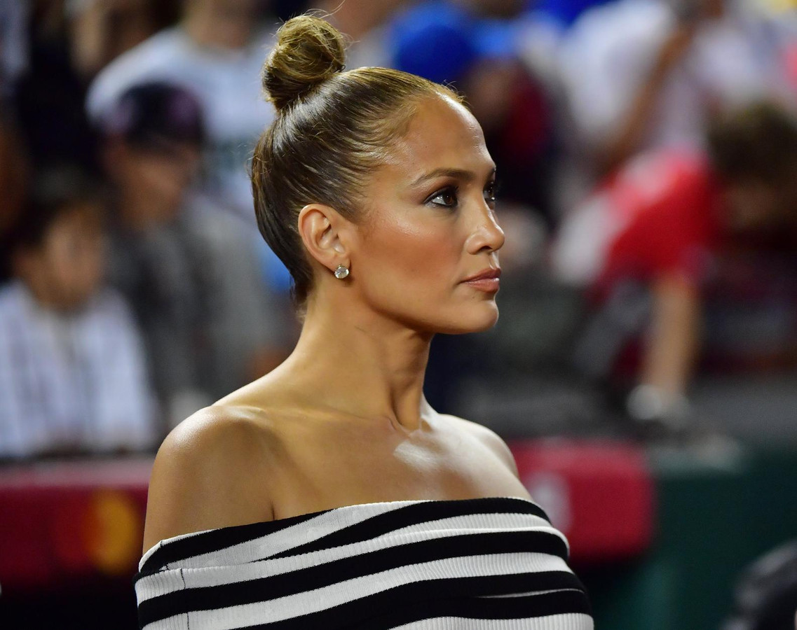 Jennifer Lopez porte le "top knot"