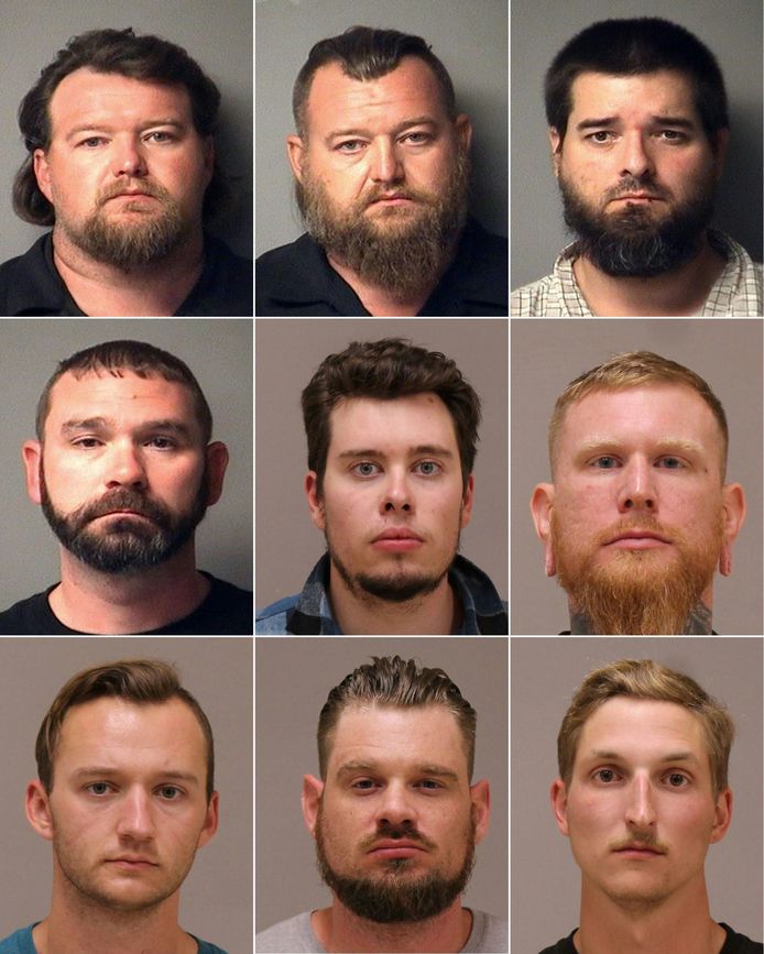 De arrestatiefoto's van negen van de verdachten zijn vandaag vrijgegeven.  De grijnzende Adam Fox (midden onderste rij) wordt als hoofdverdachte beschouwd.