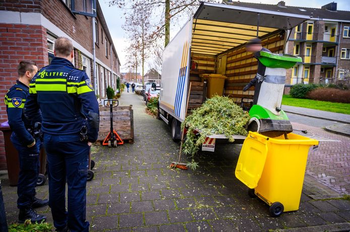 Soms gebruiken verdachten het halve woonhuis voor een wietplantage, zoals aan de Van Brakelstraat in Alphen.