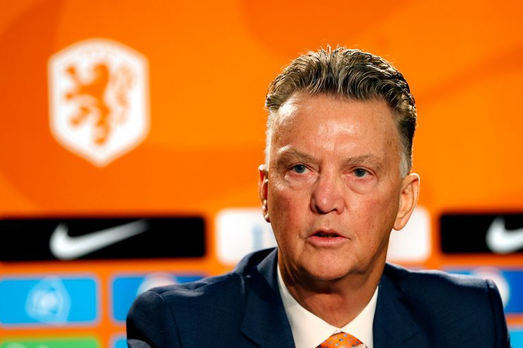 Op de persconferentie geeft Van Gaal alweer waar voor zijn ...