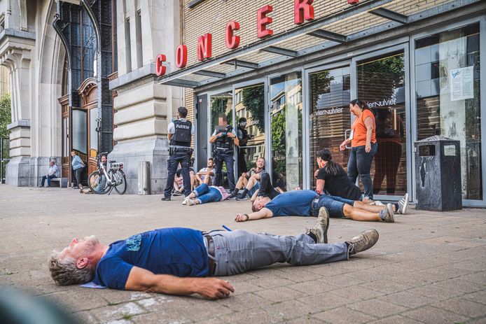 oefening van politie en hulpdiensten aan de Vooruit. Terreurdaad met doden en gewonden en schietpartijen.