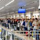 Schiphol vraagt luchtvaartmaatschappijen opnieuw om vluchten te annuleren vanwege grote drukte