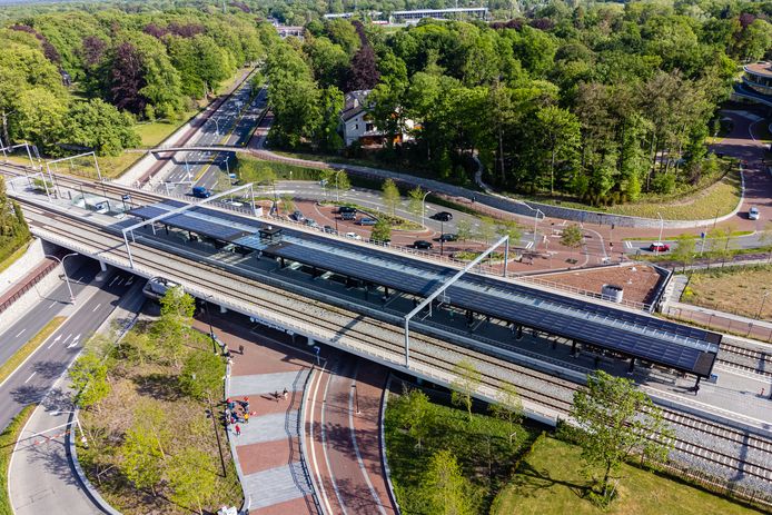 Station Driebergen-Zeist vanuit de lucht gezien. In dit gebied wordt werkt aan een nieuwe woonwijk.