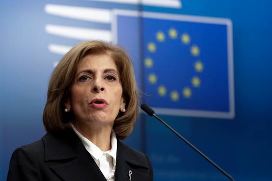 EU-commissaris voor Volksgezondheid Stella Kyriakides zegt dat de situatie wordt geëvalueerd.
