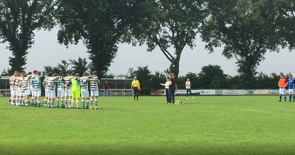 Emotionele herdenking Kevin Brouwers door moeder en teamgenoten tijdens wedstrijd in Milheeze