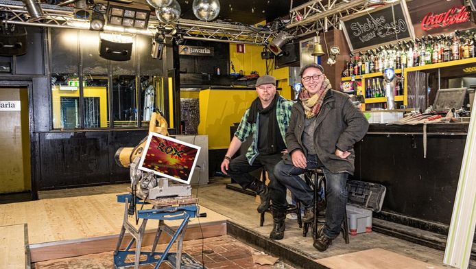 Bernard van Gellekom (l), Bram Groeneveld (niet op de foto) en Gert Koelewijn (r) zetten met Rox Live een kleinschalig poppodium op. ,,Het wordt echt gaaf hoor.''