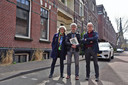 Françoise, Paul de Nooijer en  Paul Veltman onlangs in de Tramstraat.