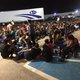 Vrachtwagen met 343 migranten ontdekt langs snelweg in Mexico