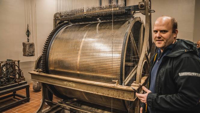 Na meer dan 10 jaar draaien: eindelijk stevige poetsbeurt voor beiaardtrommel, twee weken stilte in Belforttoren