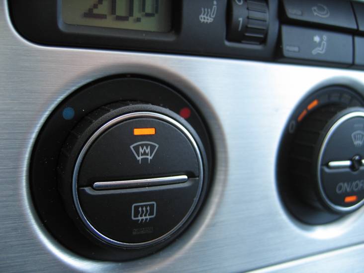 'Waarom heeft niet elke auto voorruitverwarming?' | Vraag ...