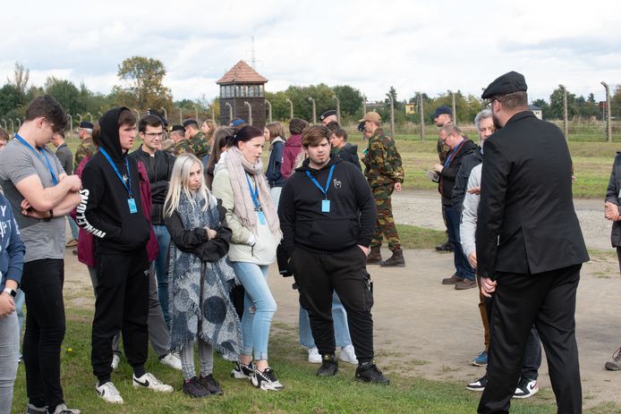 De leerlingen in het kamp in Birkenau.