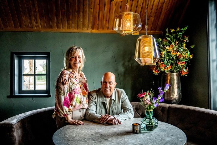 De Schaapjes met de nieuwe eigenaren, Jan en Conny van de Wiel.