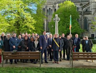Cork schenkt twee zitbanken aan de stad Ieper: “We onderhouden sterke banden met Ierland”